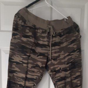 CAMO SWEAT PANTS